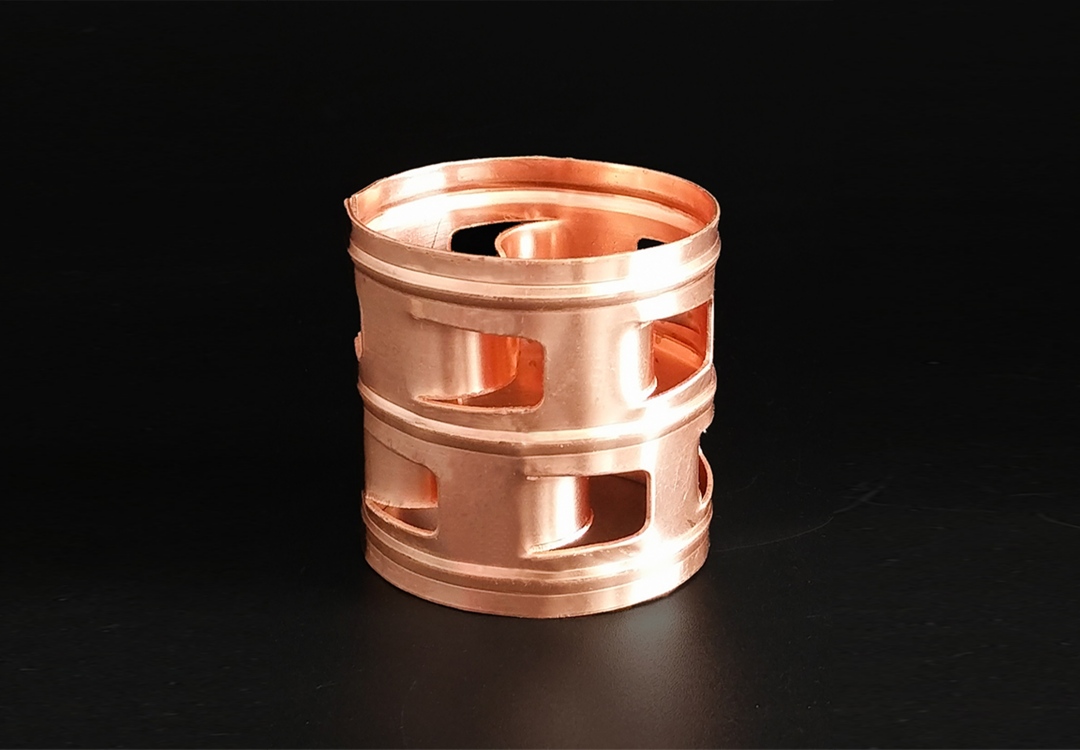 Various sizes of copper pall rings