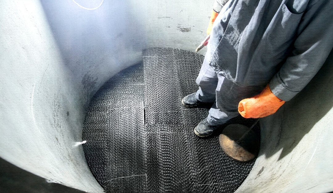 Close-up of welding joints on 316L structured packing modules during installation