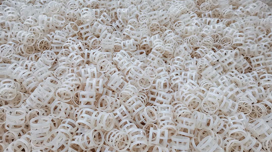 Distributor Above Plastic Packing Liquid distributor nozzles above plastic random packing bed